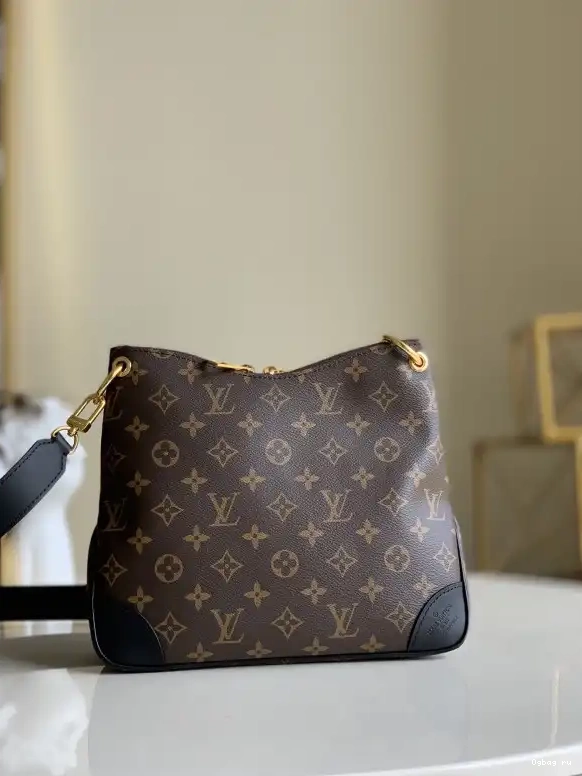 LOUIS VUITTON PM ODÉON 0520